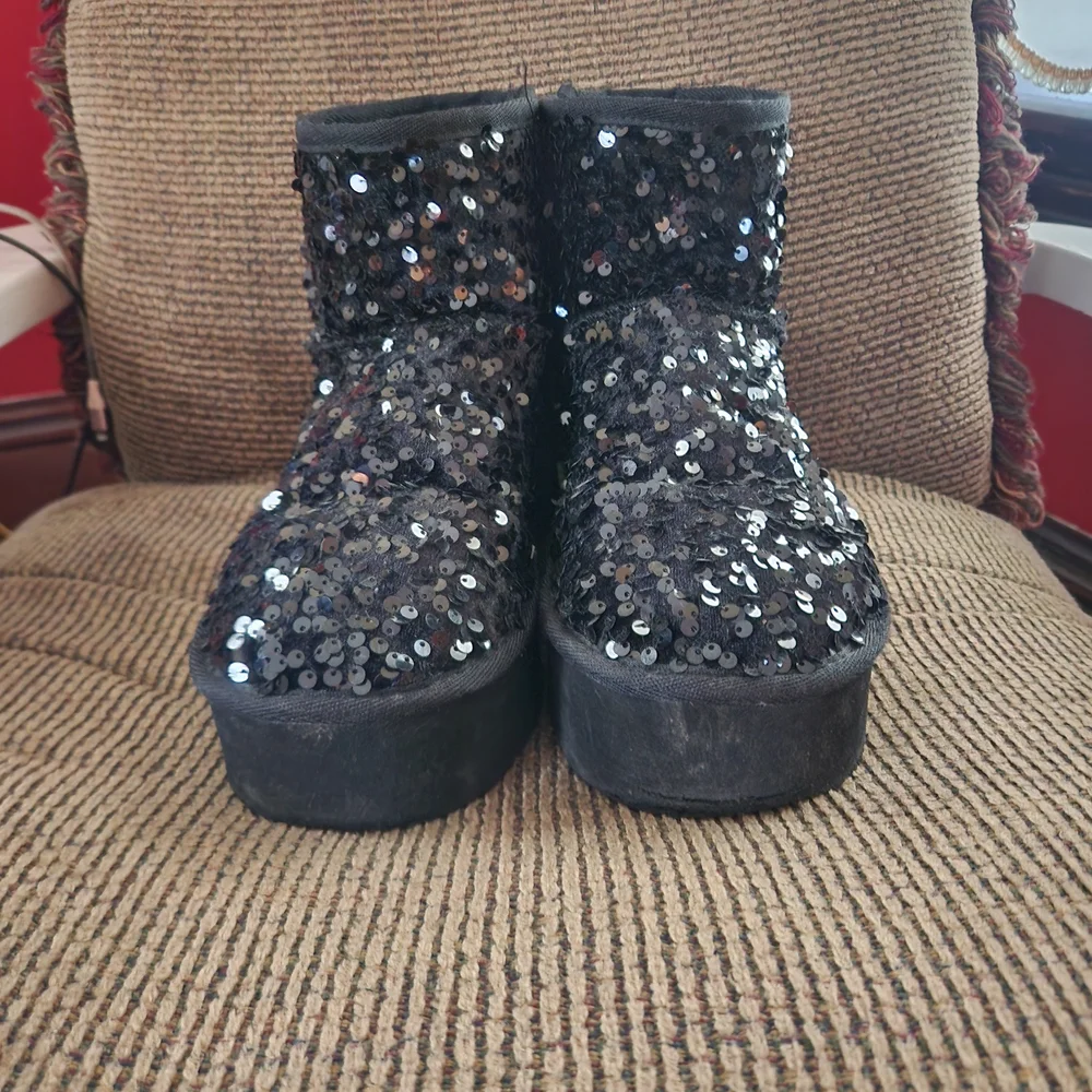 Shoe Dazzle Glittery Black Ankle Boots - Picture 2 of 4